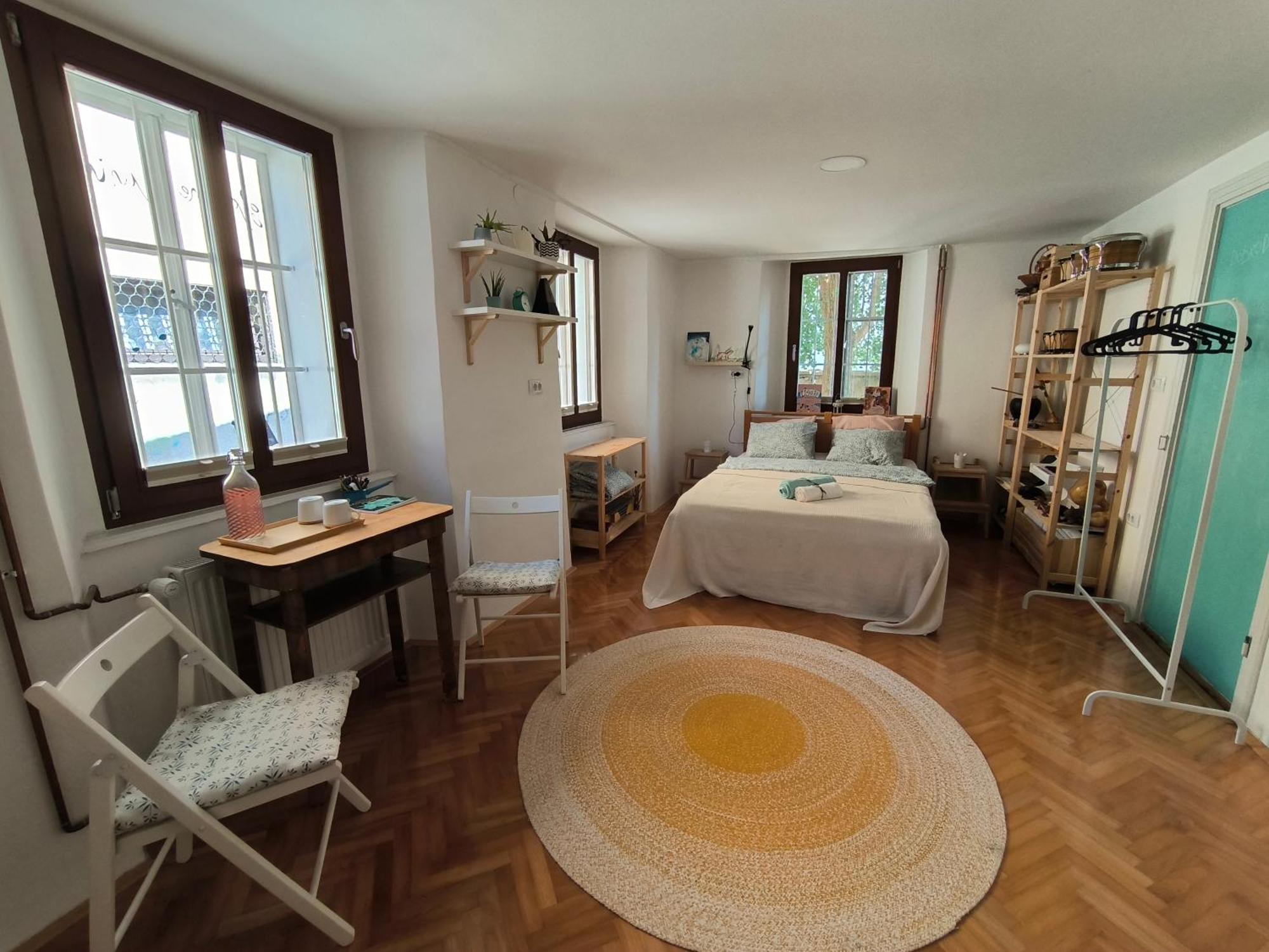 Glasbeni Atelje Tri Pticice Homestay *