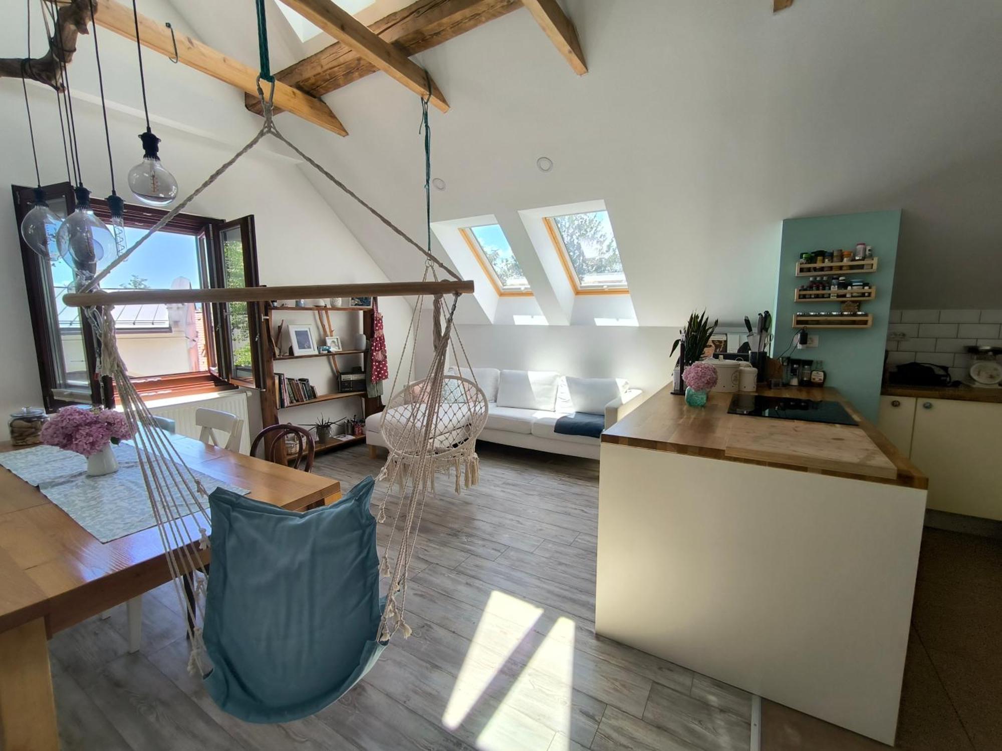 Homestay Glasbeni Atelje Tri Pticice Kranj