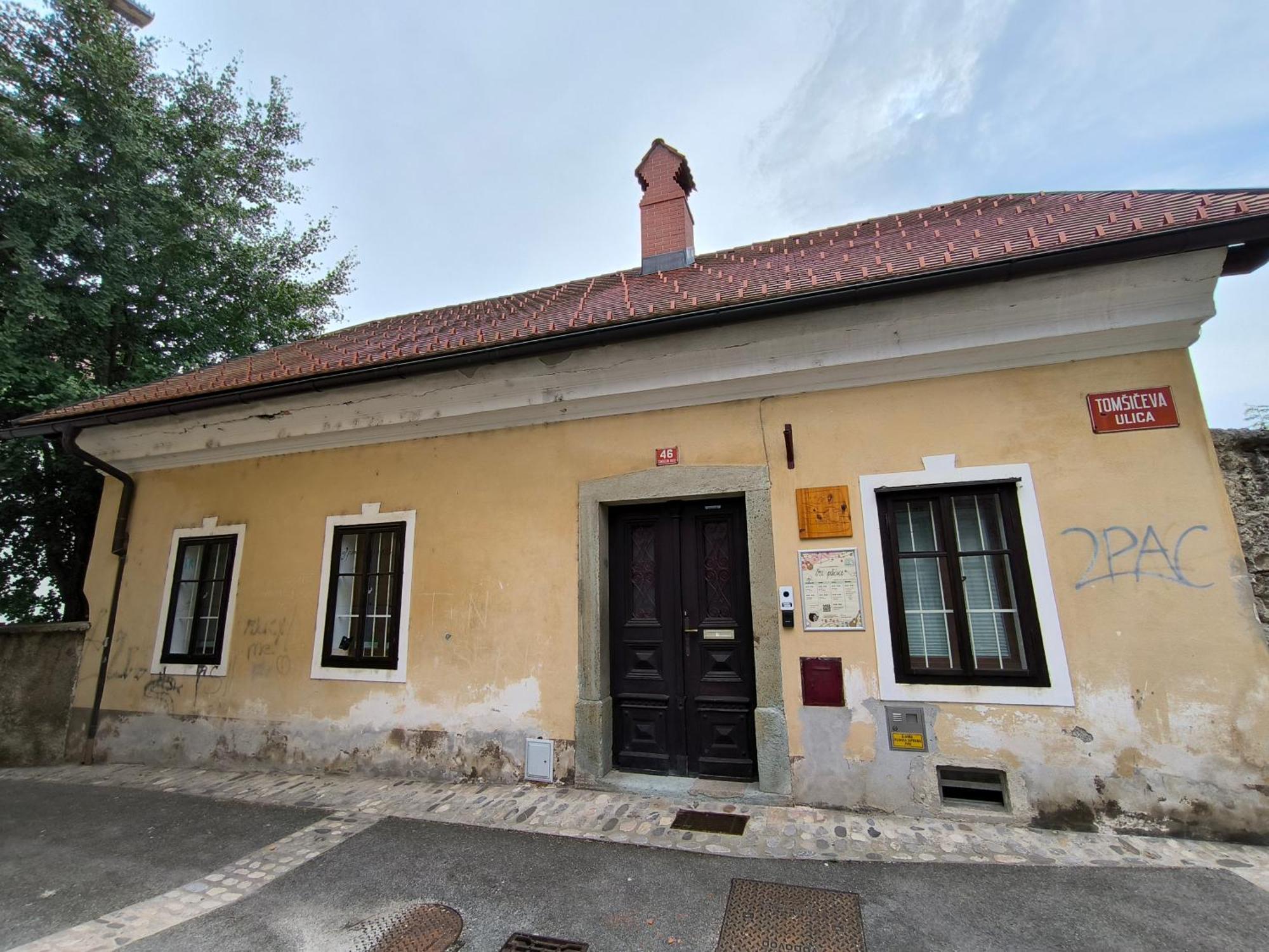 Homestay Glasbeni Atelje Tri Pticice *